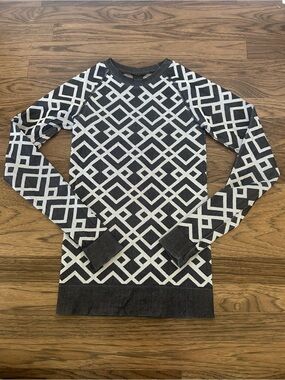 Sweaty Betty Black & White Geometric Workout Long Sleeve Crew Tee